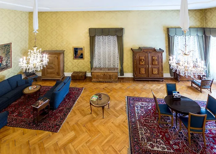 Hotel Historik Goldener Hirsch Rothenburg 3*