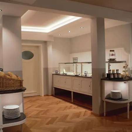 Historik Goldener Hirsch Rothenburg 3*