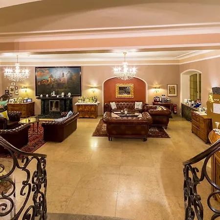 Hotel Historik Goldener Hirsch Rothenburg 3*