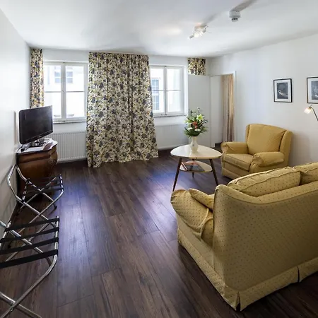 Hotel Historik Goldener Hirsch Rothenburg 3*