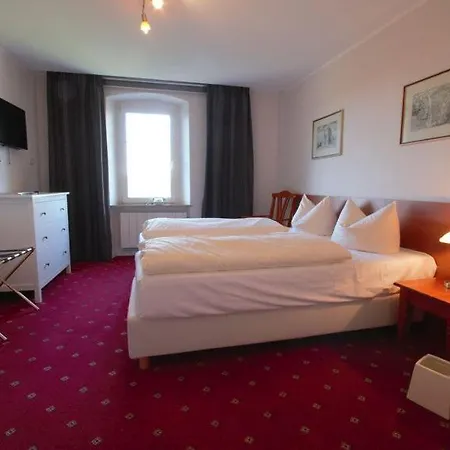 Hotel Historik Goldener Hirsch Rothenburg 3*