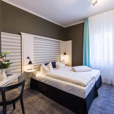 فندق Historik Goldener Hirsch Rothenburg 3*
